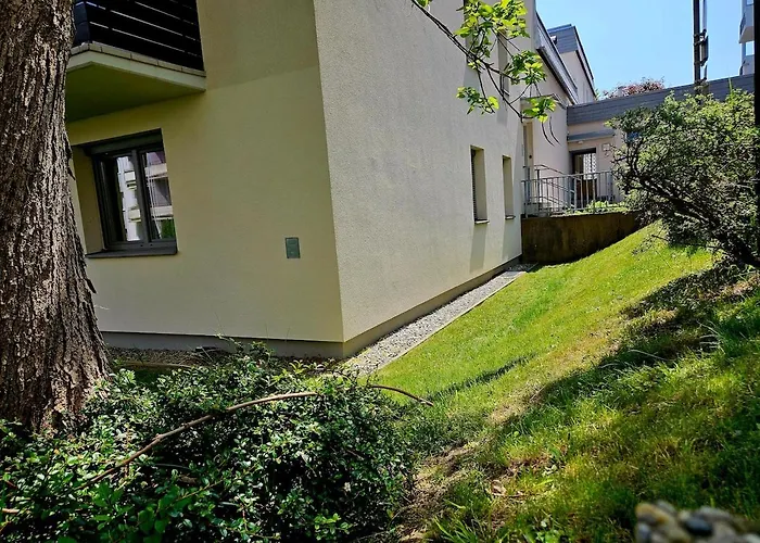 Cozy, New, Γκρατς